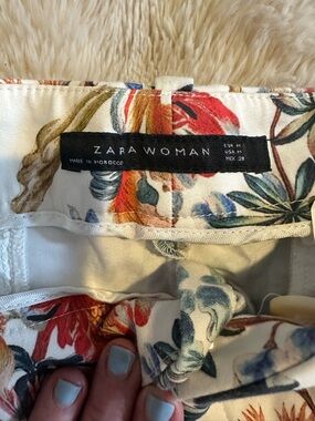 ZARA Woman Floral capris - White with Multicolor Floral Print